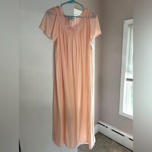 Miss Elaine nightgown